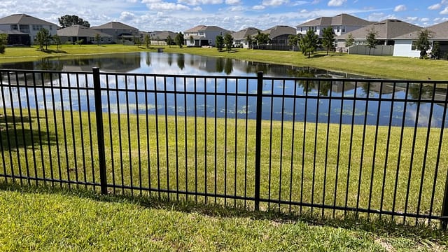 Orlando-Aluminum-Fencing-1-jpg.avif